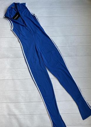 Синий спортивный комбинезон без рукавов с молнией и тесьмой7 фото