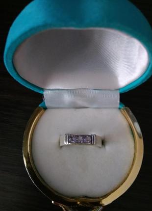 Кільце срібне печатка з фіолетовими цирконами