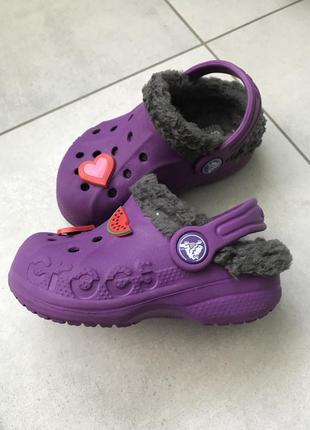 Босоніжки, шльопанці crocs