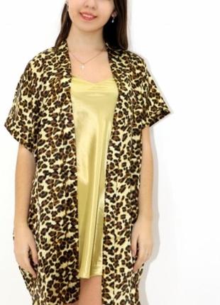 Леопардовий атласний халат на запах з поясом середньої довжини, жіночий атласний халат леопард з коротким рукавом5 фото