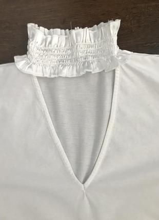 Ефектна футболка з атласним коміром-стійкою2 фото