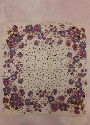 Красивый цветочный платок