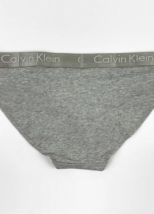 Женские трусики (слипы) calvin klein коллекция motive cotton lightly lined, цвет светло-серый5 фото