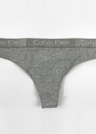 Жіночі трусики стрінги calvin klein колекція motive cotton lightly lined, колір світло-сірий