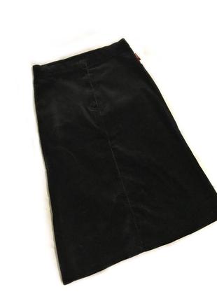 Базовая черная вельветовая юбка ниже колена1 фото