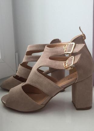 Босоніжки штучна замша нові