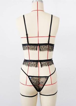 Красивое кружевное белье с поясом чёрного цвета