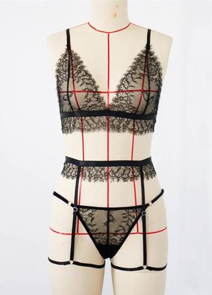 Красивое кружевное белье с поясом чёрного цвета