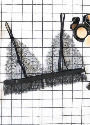 Красивое кружевное белье с поясом чёрного цвета