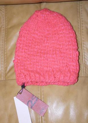 Шапка в'язана яскрава рожева