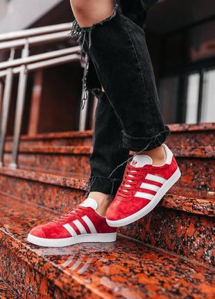 Женские кроссовки adidas gazelle red