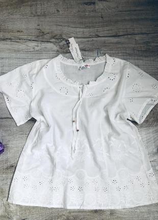 Біла блуза блузка прошва мереживо мереживна вибита вишита шиття модна стильна3 фото