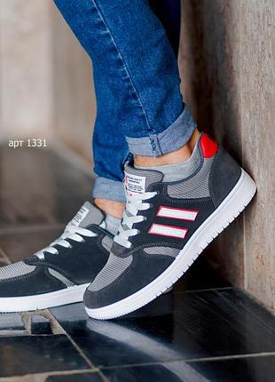 Кросівки чоловічі