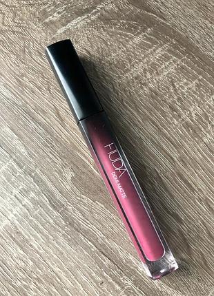 Huda beauty demi matte  cream lipstick lady boss