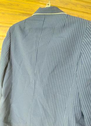 Синий пиджак и юбка в полоску
, классика,7 фото