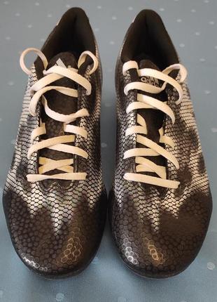 Бутсы adidas.