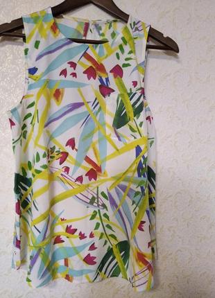 Новая очень красивая цветочная яркая майка-блуза