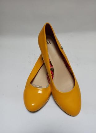 Балетки на танкетке.брендове взуття stock