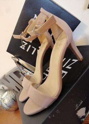 Босоніжки шкіряні naturalizer 2022