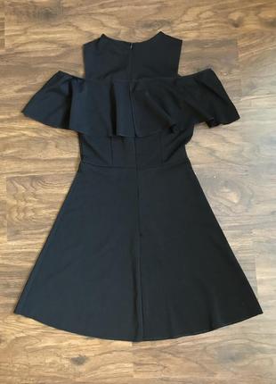 Чёрное мини платье с открытыми плечами, размер xs2 фото