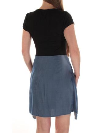 Короткое черное  платье, с юбкой, имитирующей завязанную рубашку ( сша) m2 фото