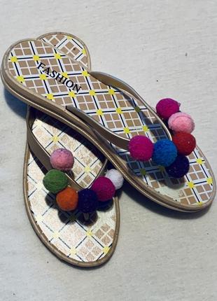 Шлепанцы вьетнамки силиконовые с бубонами fashion