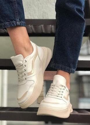 Кросівки фірми "безбренда"