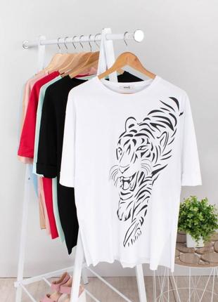 Стильная белая футболка с рисунком принтом тигром оверсайз большой размер батал1 фото
