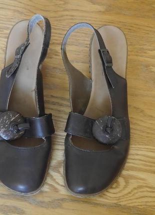 Босоніжки шкіряні  розмір 41 стелька 27 см  rieker