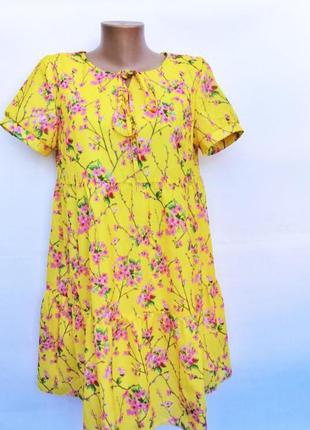 Желтое шифоновое летнее платье в цветочек4 фото
