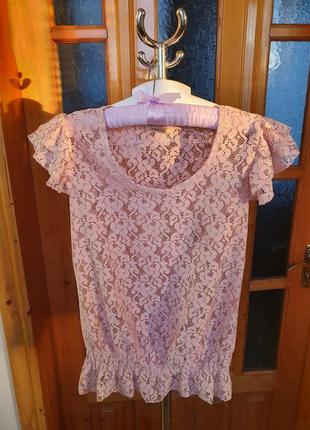 Красива пудрова блуза футболка