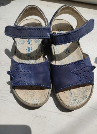 Шкіряні босоніжки на дівчинку