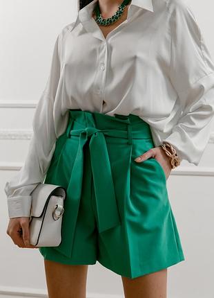 Шорты в цікавому зеленому кольорі