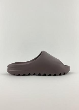 Тапочки женские adidas yeezy slide loot brown2 фото