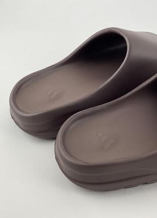Тапочки женские adidas yeezy slide loot brown4 фото