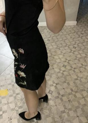 Мини юбка из замши с вышивкой zara юбочка вышывка зара8 фото