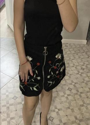 Мини юбка из замши с вышивкой zara юбочка вышывка зара10 фото