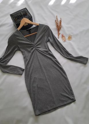 Коротке сіре обгячуюче плаття в рубчик/короткое серое обтягивающиее платье в рубчик чулок с рукавами