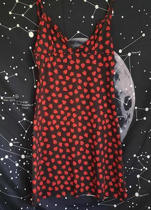 Платье с клубникой