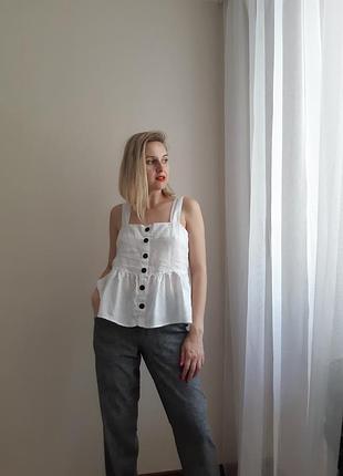 Белый льняной топ с пуговицами