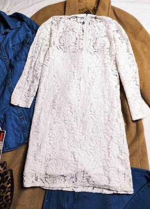 Boohoo платье белое гипюровое кружевное прямое трапеция голубые цветы вышивка3 фото