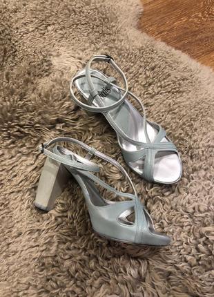 Дизайнерські босоніжки іспанський бренд vialis