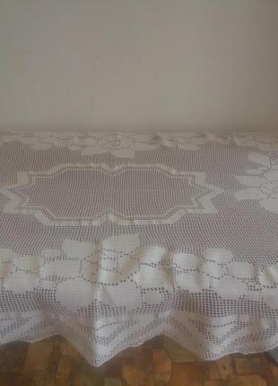 Скатерть  редкой красоты /150*93/ вязаная.