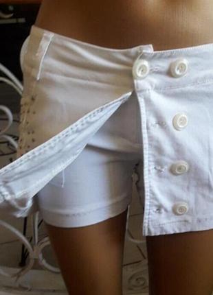 Cтильные шорты-юбка с низкой посадкой