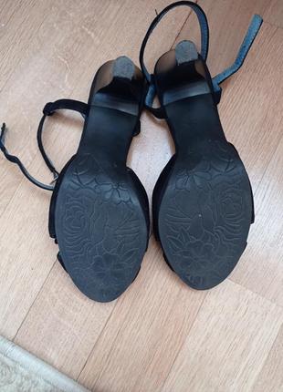 Черные кожаные замшевые стильные туфли босоножки на каблуке caprice4 фото