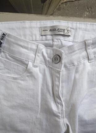 Білосніжні джинси скінні з необробленими краями4 фото