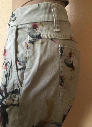 Розпродаж — стильні коттонові джинси з птахами від please. італія.4 фото
