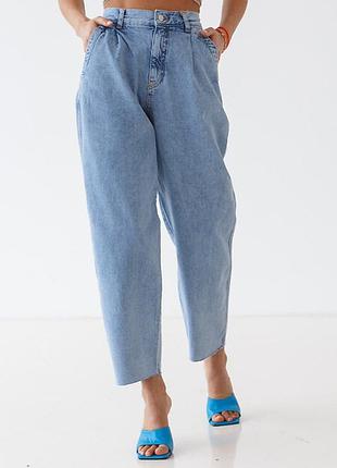 Блакитні широкі джинси банани завищеної посадки з необробленим краєм