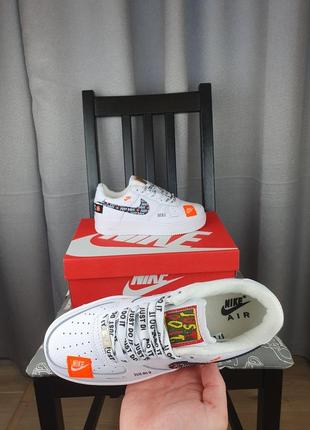 Кроссовки женские nike air force 1 low just do it белые. кроссы найк аир форс 1 джаст ду ит