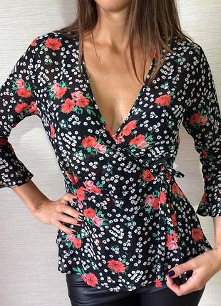 Блуза с запахом цветочный принт